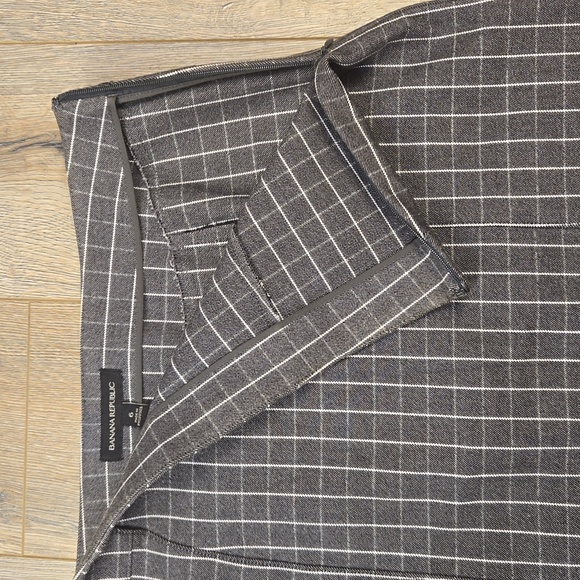 Banana Republic grey & white grid check short length skirt, size 6 - Picture 4 of 8